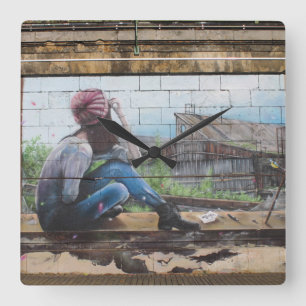 Horloge Carrée Perdu Dans Les Réflexions Sur Les Graffitis D'Enfa