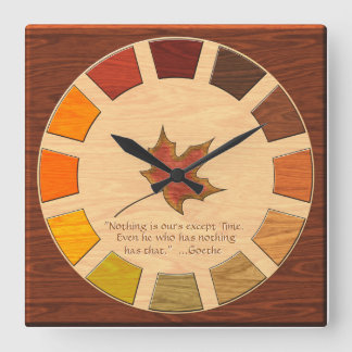 Horloge Carrée Philosophe du Temps on a Wooden Color