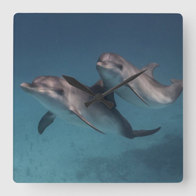 Horloge Carrée Pose joueuse (Recto)