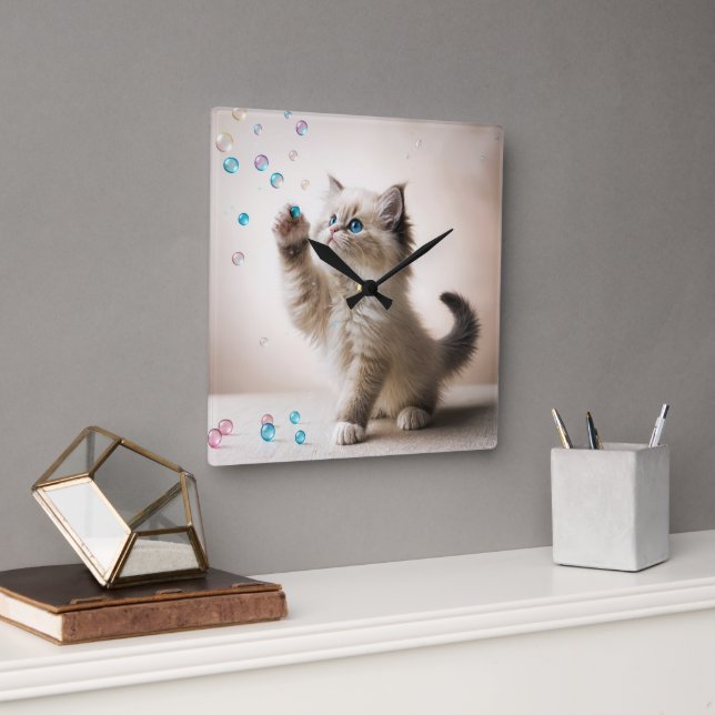 Horloge Carrée Ragdoll Kitten Jouer Avec Des Bulles De Savon (Bureau)