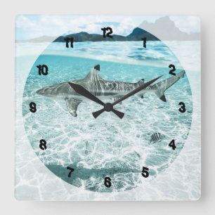 Horloge Carrée Requin dans les eaux