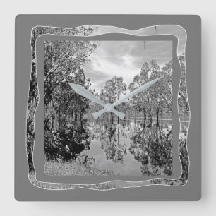 Horloge Carrée River Murray Black White Photo Gum Tree réflexion