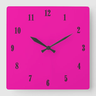 Horloge Carrée Rose Chaud Uni avec Polices Noires