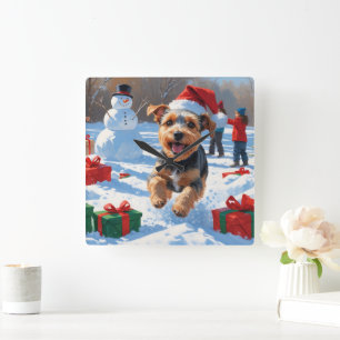Horloge Carrée Scène de neige festive de Noël du Terrier Biewer 