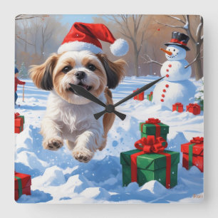 Horloge Carrée Shih Tzu courant dans la neige avec un chapeau de 