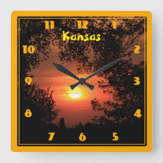 Horloge Carrée Silhouette du coucher de soleil du Kansas
