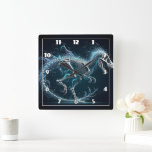 Horloge Carrée Squelette de dinosaure éthéré en mouvement la nuit