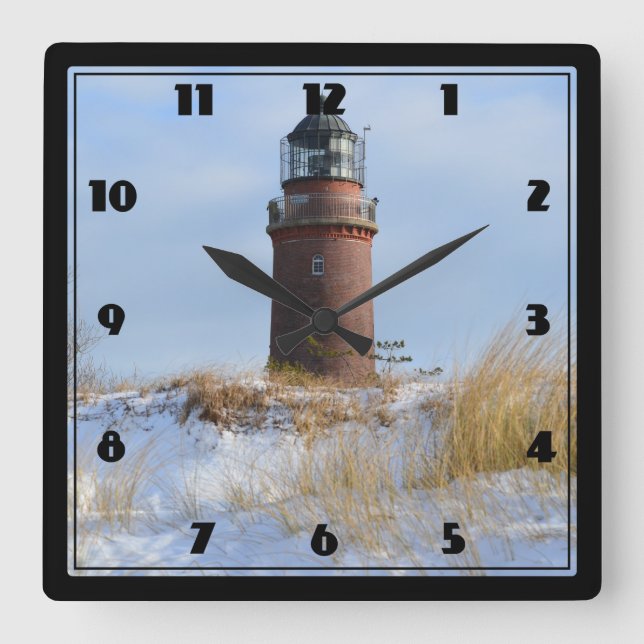 Horloge Carrée Sturdy Lighthouse on a Rocky Coast in Winter (Recto)