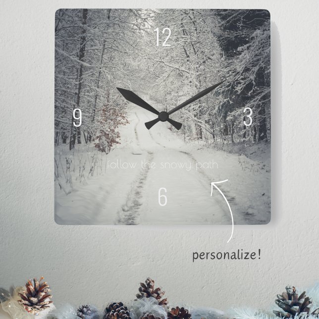 Horloge Carrée Traverser une forêt d'hiver enneigée (Créateur téléchargé)