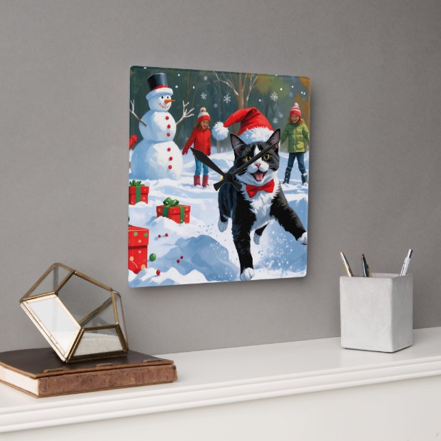 Horloge Carrée Tuxedo Chat coule en neige avec Casquette de Noël (Bureau)
