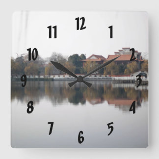 Horloge Carrée Un parc zoologique à Wuhan, en Chine. Style chinoi