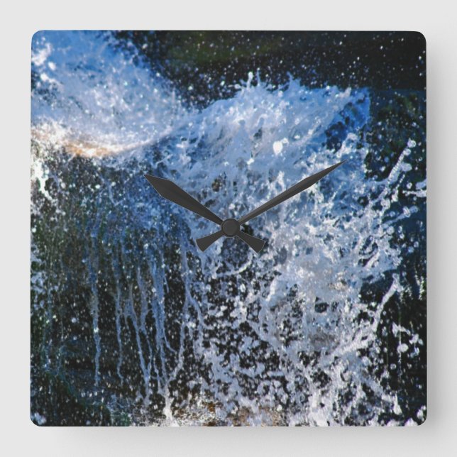 Horloge Carrée Une cascade fraîchement différente (Recto)