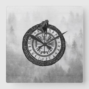 Horloge Carrée Vegvisir avec Ouroboros et runes - niveaux de gris