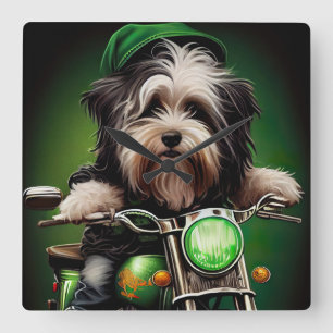 Horloge Carrée Vélo de conduite de chien Havanais St. Patrick's D