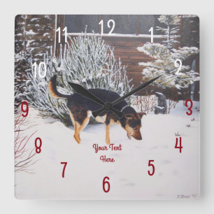 Horloge Carrée Winter snow scene with cute black and tan dog