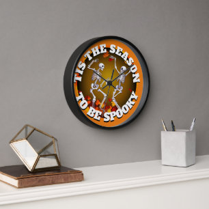 Horloge C'est la saison Happy Skeletons