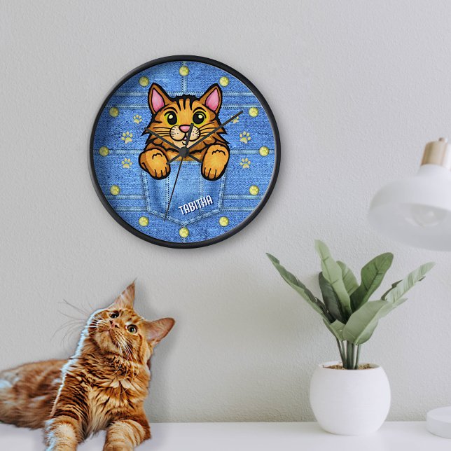 Horloge Chat orange dans la poche Faux Denim avec nom pers (Créateur téléchargé)