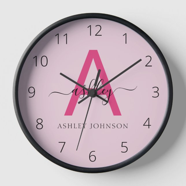 Horloge Chaud rose moderne Script Girl Monogramme Nom (Recto)