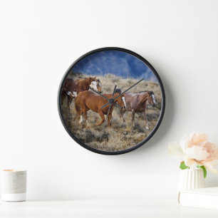 Horloge Chevaux errant dans les collines