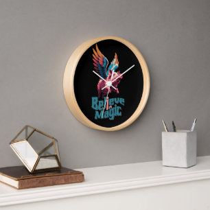 Horloge Cochon mignon avec ailes colorées Croire en la m