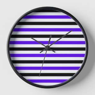 Horloge Conception de rayures blanches noires et bleues