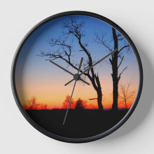 Horloge Coucher de soleil à travers les arbres