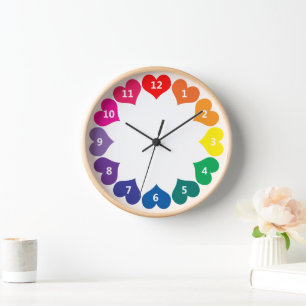 Horloge Couleur arc-en-ciel colorée Coeurs sur blanc