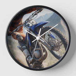Horloge Course de motocross en montagne