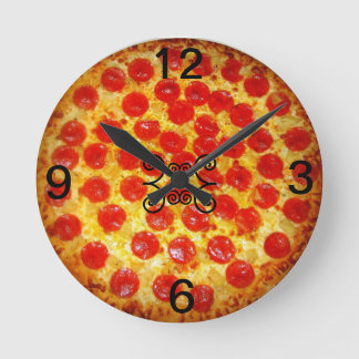 Horloge de pizza de pepperoni
