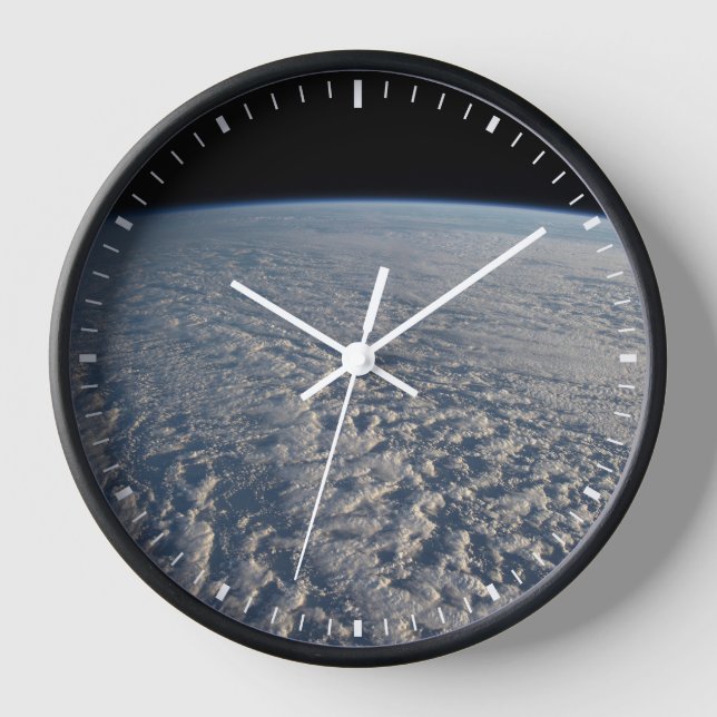 Horloge Des Nuages Stratocumulus Surplombent L'Océan Pacif (Recto)