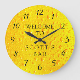 Horloge du propriétaire de la grotte ou du bar