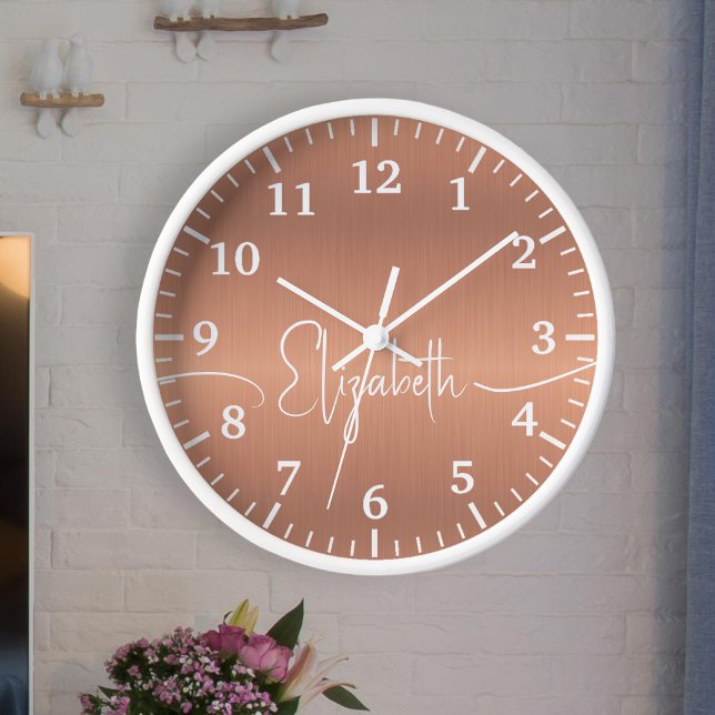 Horloge Fille brossé Cuivre Métal Blanc Monogramme Nom (Créateur téléchargé)