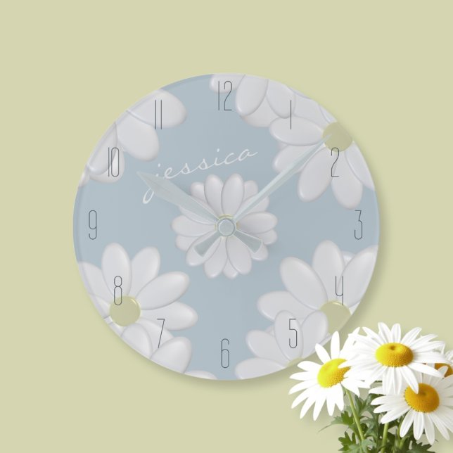 Horloge Fleurie Moderne Marguerites Bleues Printan (A delicate pale sky blue clock with bold bright white daisy flowers. Just add your name)