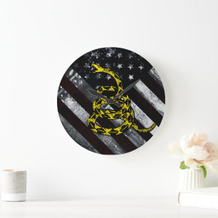 Horloge industrielle du drapeau américain et du se