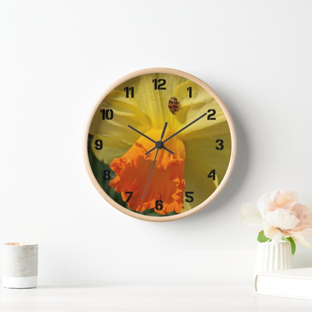 Horloge Ladybug sur la jonquille jaune Floral (Maison)