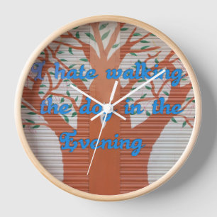 Horloge "Le chien du soir marche effrayant" - Je déteste m