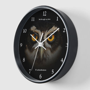 Horloge Les yeux dorés d'une chouette spectaculaire