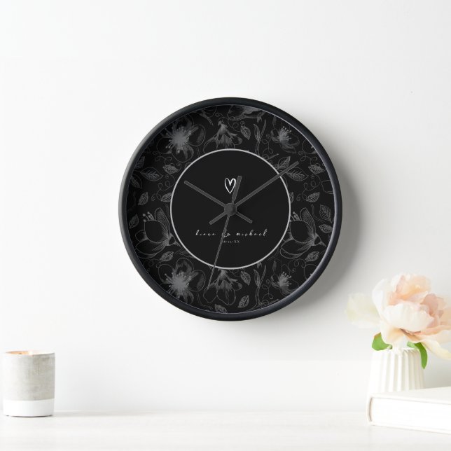 Horloge Love Calligraphy Floral avec nom Bordure Wht ID940 (Maison)