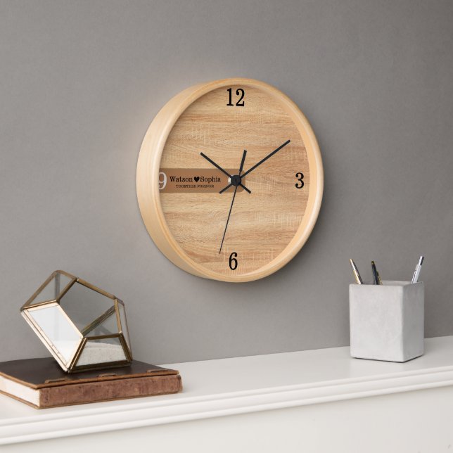 Horloge Mariage personnalisé moderne Nom de couple Bois (Bureau)