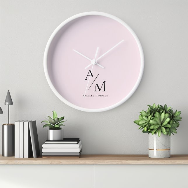 Horloge Minimal Pastel rose initial et personnalisé (Créateur téléchargé)