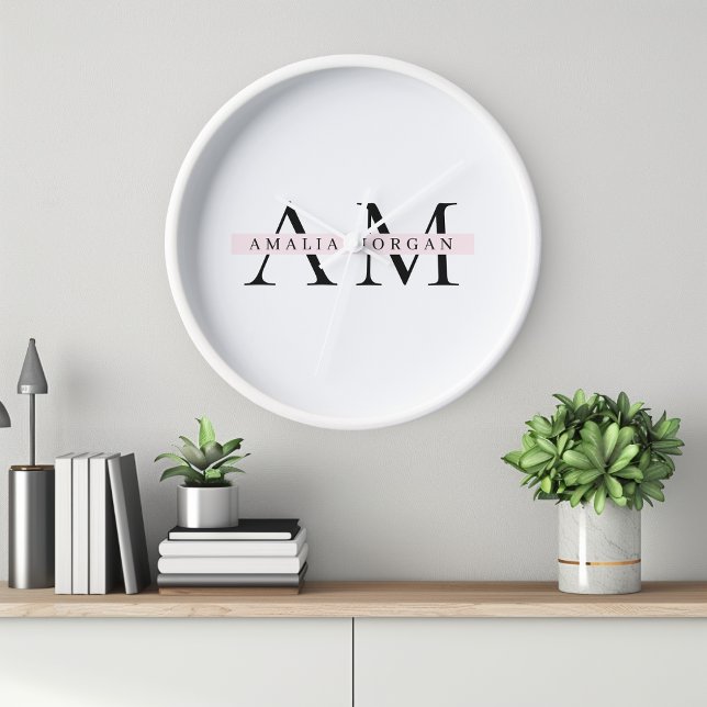 Horloge Minimal Pastel rose initial et personnalisé (Créateur téléchargé)