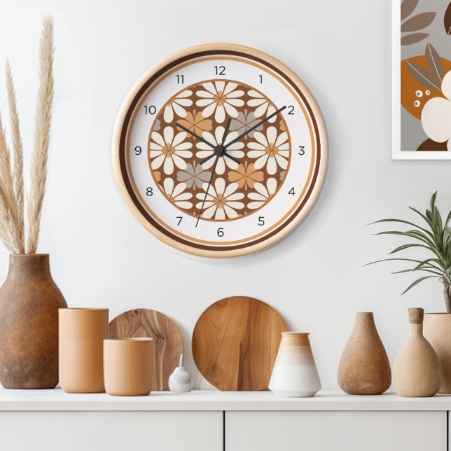 Horloge Moderne Florale du milieu du siècle rétro (Embrace the timeless charm of floral retro style with Wild on Flowers' Mid Century wall clock. )