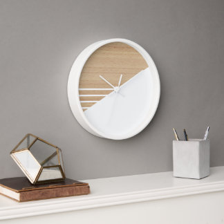 Horloge Motif Contemporain En Blocs Sur Faux Bois
