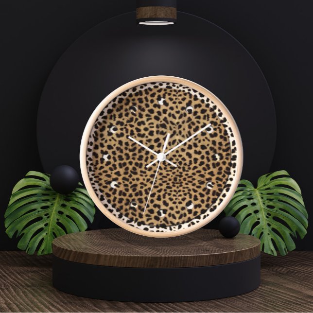 Horloge Motif d'impression Cheetah  (Cheetah Print Clock by Looly Elzayat)