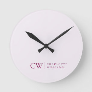 Horloge murale à initiale rose personnalisée avec 