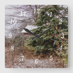 Horloge murale abandonnée