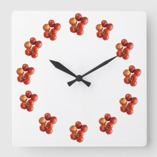 Horloge murale aux pommes et tomates fraîches