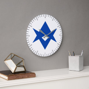 Horloge murale avec le drapeau de la ville de Toyo