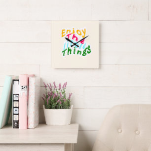 Horloge murale colorée Enjoy the Little Things
