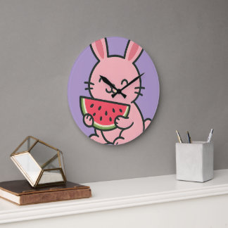 Horloge murale de lapin mignon mangeant une carott